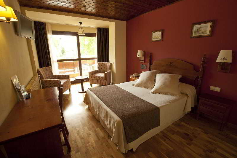 Hotel La Morera Valencia D'Aneu Exterior photo